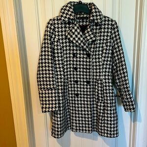 Women’s INC brand hound tooth coat-button front enclosure size extra small.